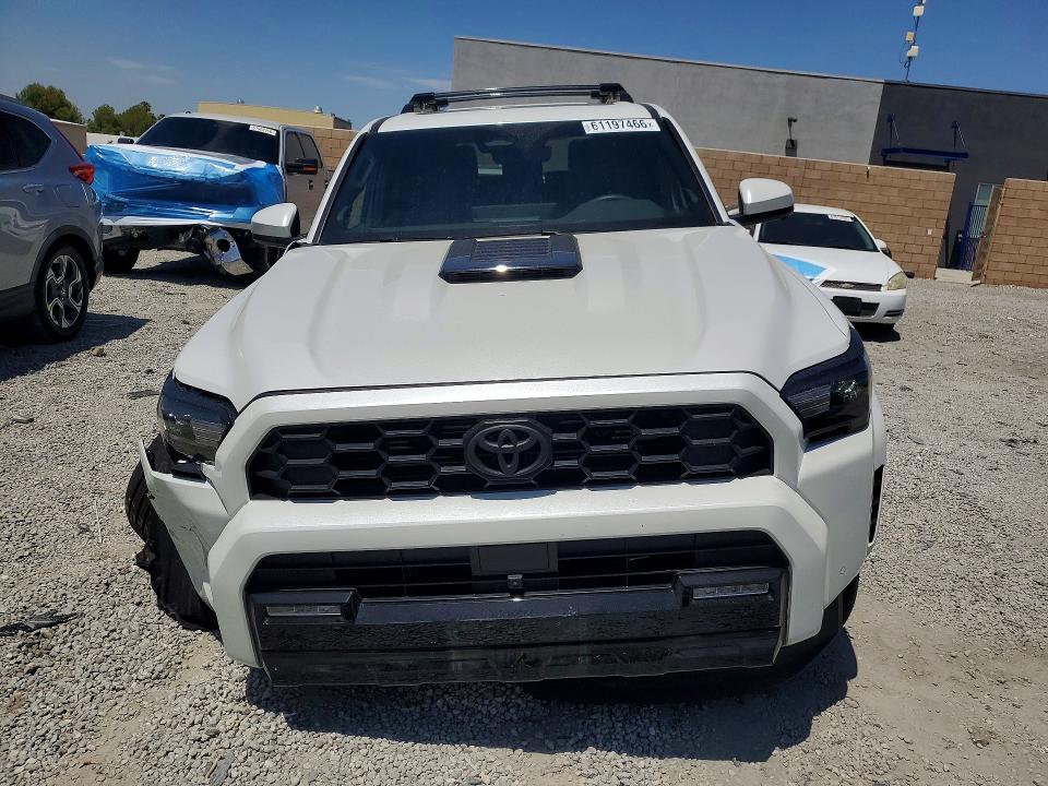 Продажа на аукционе авто 2026 Toyota 4runner, vin: JTEVA5BR3T5100995, номер лота: 61197466