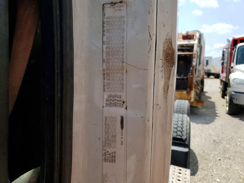 2014 Freightliner Cascadia მანქანა იყიდება აუქციონზე, vin: 3AKJGEDV3ESFR0607, აუქციონის ნომერი: 62533366