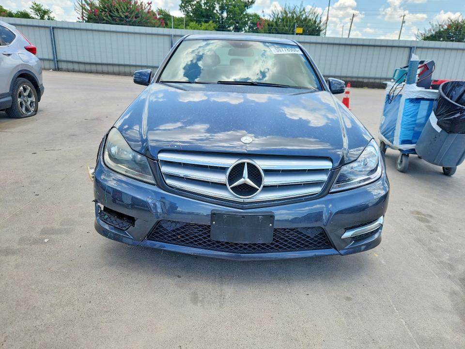 2013 Mercedes-benz C მანქანა იყიდება აუქციონზე, vin: WDDGF4HB6DR266348, აუქციონის ნომერი: 59778906