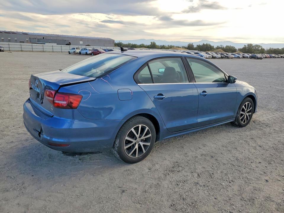 60226306 :رقم المزاد ، 3VWDB7AJ3HM261818 vin ، 2017 Volkswagen Jetta مزاد بيع