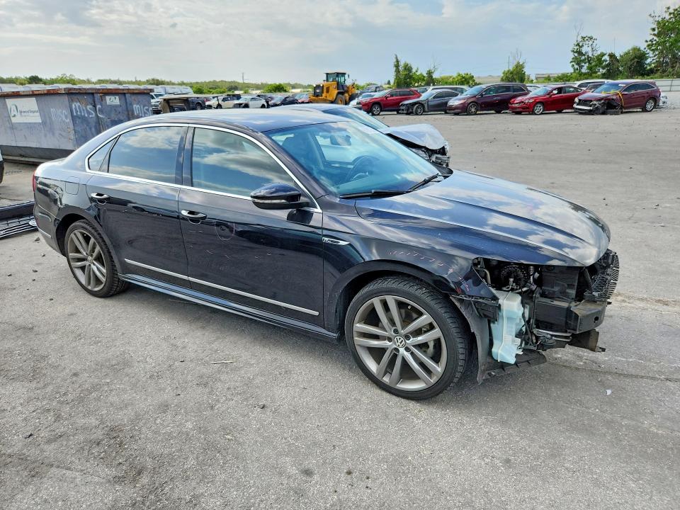 61911256 :رقم المزاد ، 1VWDT7A36HC067493 vin ، 2017 Volkswagen Passat مزاد بيع