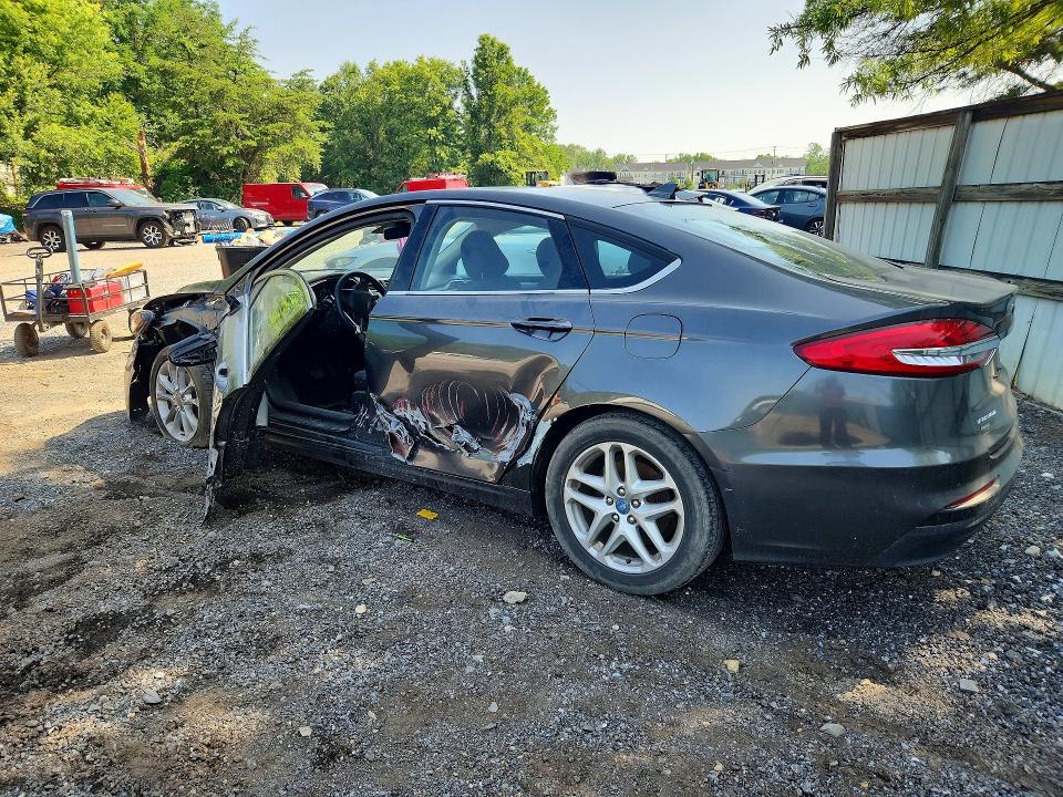 57611436 :رقم المزاد ، 3FA6P0LU0LR159065 vin ، 2020 Ford Fusion مزاد بيع