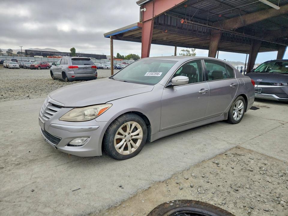 2013 Hyundai Genesis მანქანა იყიდება აუქციონზე, vin: KMHGC4DD2DU242647, აუქციონის ნომერი: 61582896