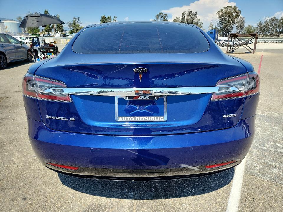 61093236 :رقم المزاد ، 5YJSA1E25JF282970 vin ، 2018 Tesla Model S مزاد بيع
