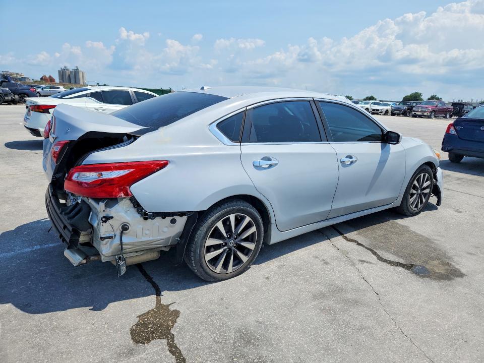 2017 Nissan Altima მანქანა იყიდება აუქციონზე, vin: 1N4AL3APXHC256218, აუქციონის ნომერი: 63038686