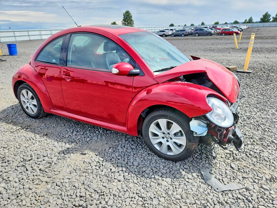 60819066 :رقم المزاد ، 3VWRG3AG7AM013372 vin ، 2010 Volkswagen New Beetle مزاد بيع