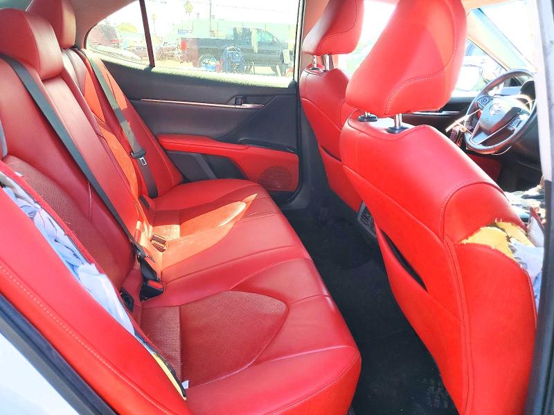 59676506 :رقم المزاد ، 4T1B61HK6KU796845 vin ، 2019 Toyota Camry مزاد بيع