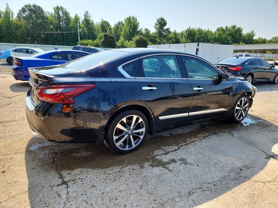Продажа на аукционе авто 2017 Nissan Altima, vin: 1N4AL3AP7HC120211, номер лота: 62802396