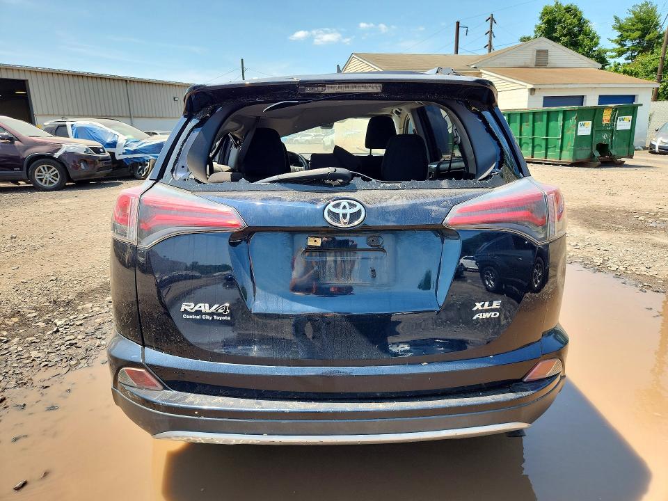 2018 Toyota Rav4 მანქანა იყიდება აუქციონზე, vin: JTMRFREV7JJ745368, აუქციონის ნომერი: 61965226