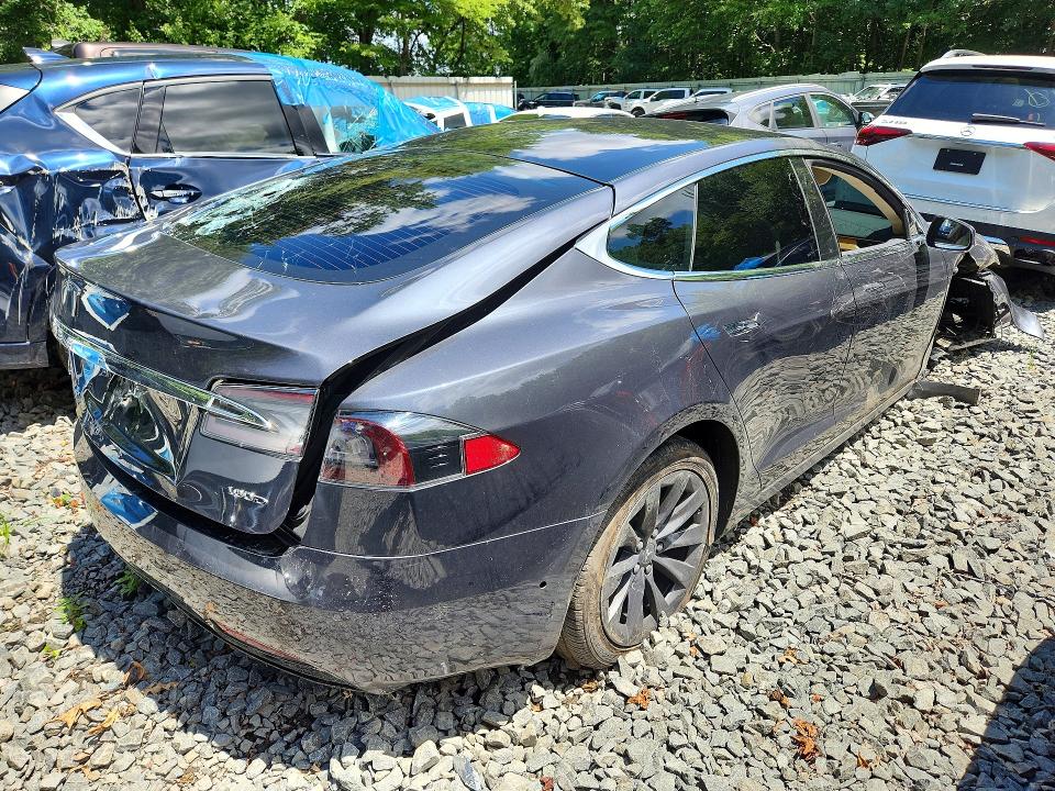 Продажа на аукционе авто 2018 Tesla Model S, vin: 5YJSA1E23JF278304, номер лота: 59300496