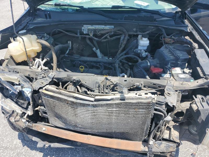 61704926 :رقم المزاد ، 4M2CN8H75AKJ15353 vin ، 2010 Mercury Mariner مزاد بيع