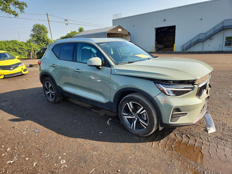 60472556 :رقم المزاد ، YV4L12UV7P2022942 vin ، 2023 Volvo Xc40 مزاد بيع