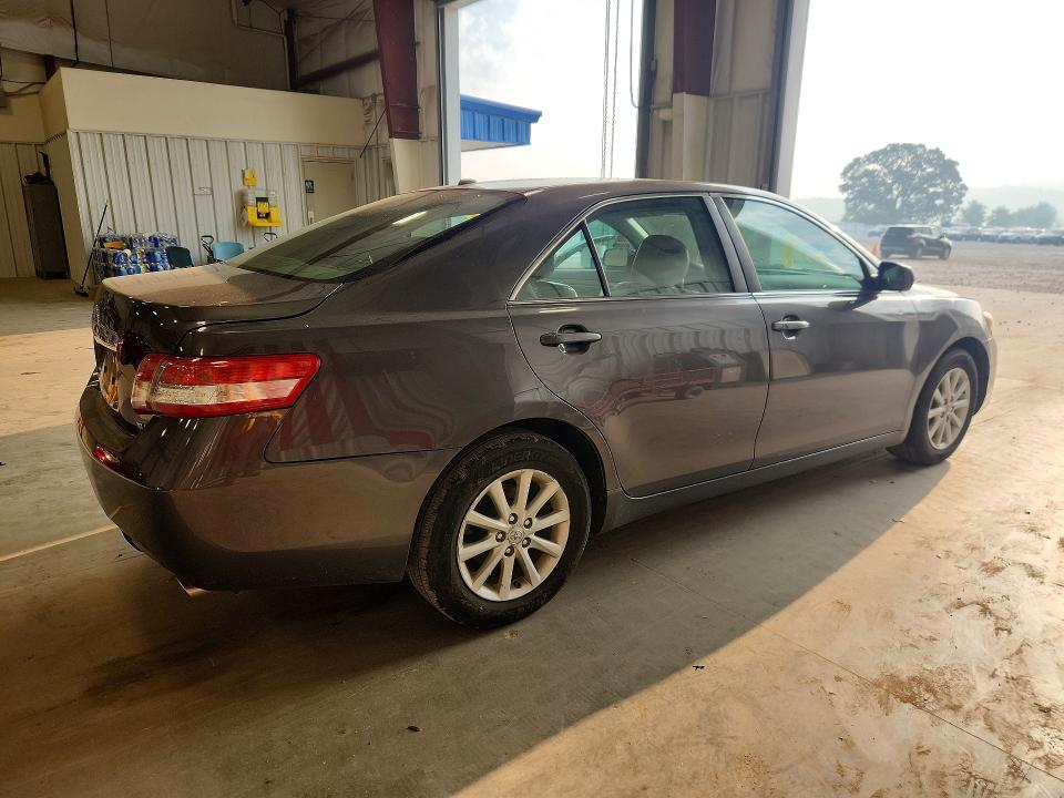 61678736 :رقم المزاد ، 4T4BF3EK6BR146922 vin ، 2011 Toyota Camry مزاد بيع