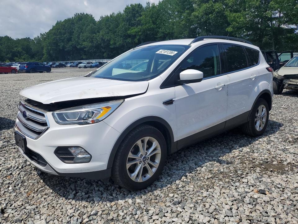 62181286 :رقم المزاد ، 1FMCU0GD8HUB61786 vin ، 2017 Ford Escape مزاد بيع