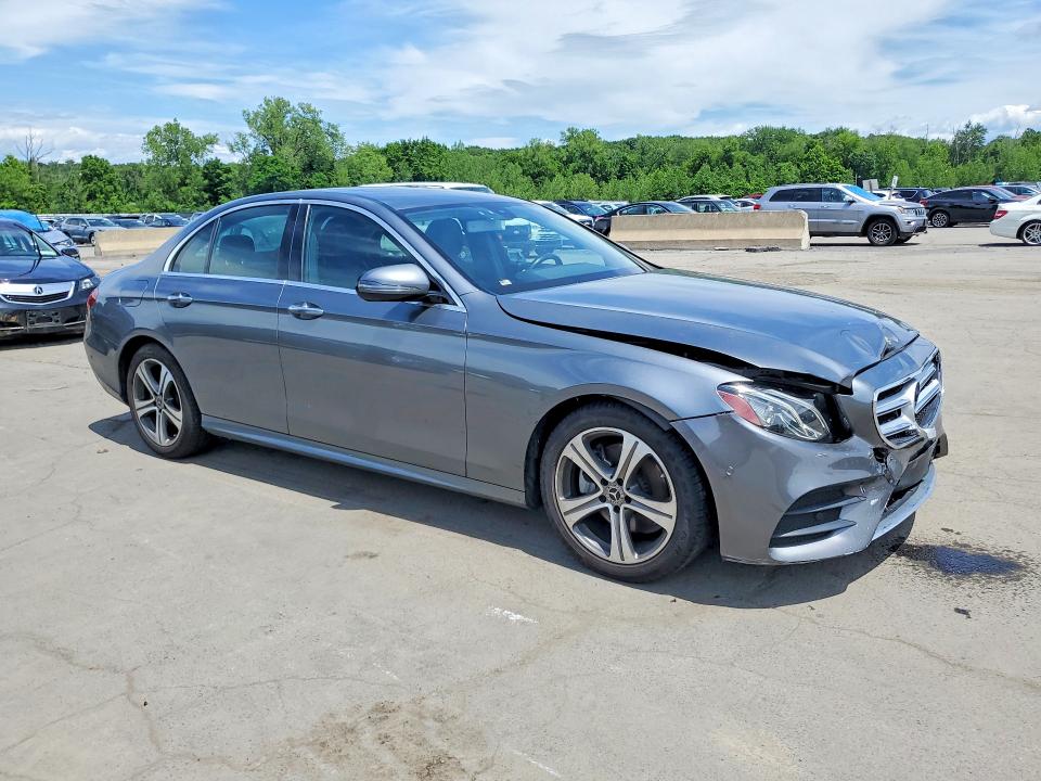59828686 :رقم المزاد ، WDDZF4JB5JA364459 vin ، 2018 Mercedes-benz E مزاد بيع
