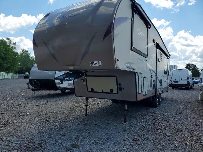Продажа на аукционе авто 2017 Forest River Signature Ultra Lite, vin: 4X4FRLE2XH1876943, номер лота: 63159616