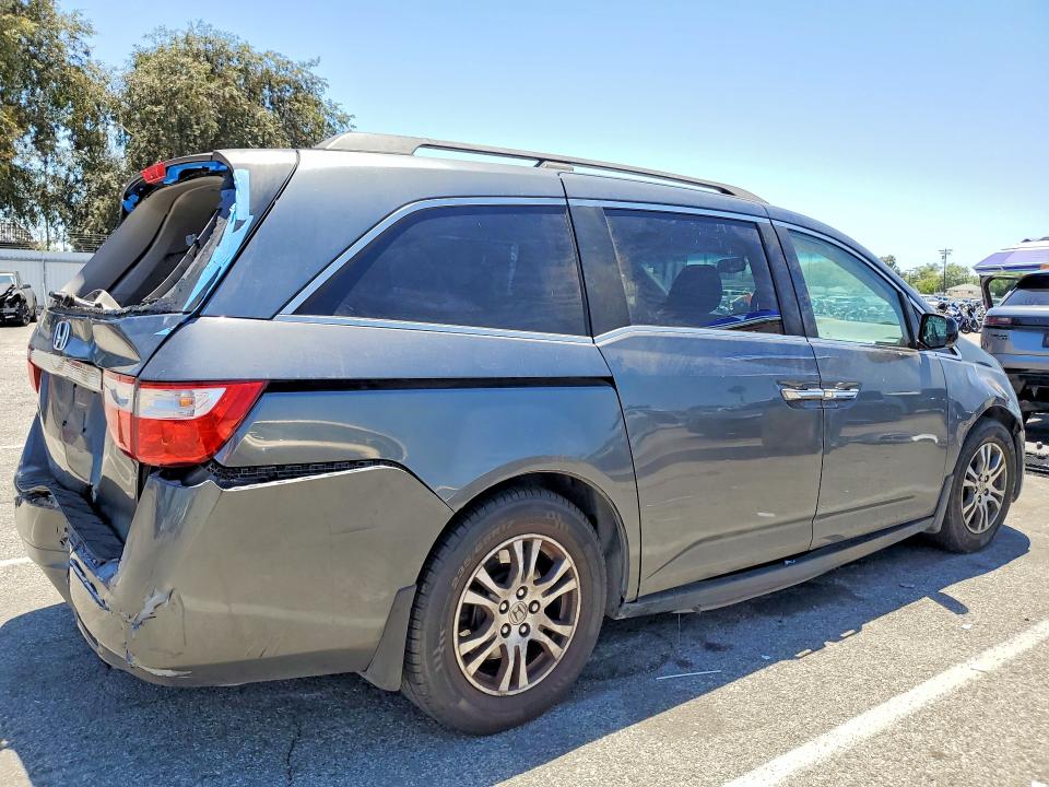 60501796 :رقم المزاد ، 5FNRL5H63BB085358 vin ، 2011 Honda Odyssey مزاد بيع