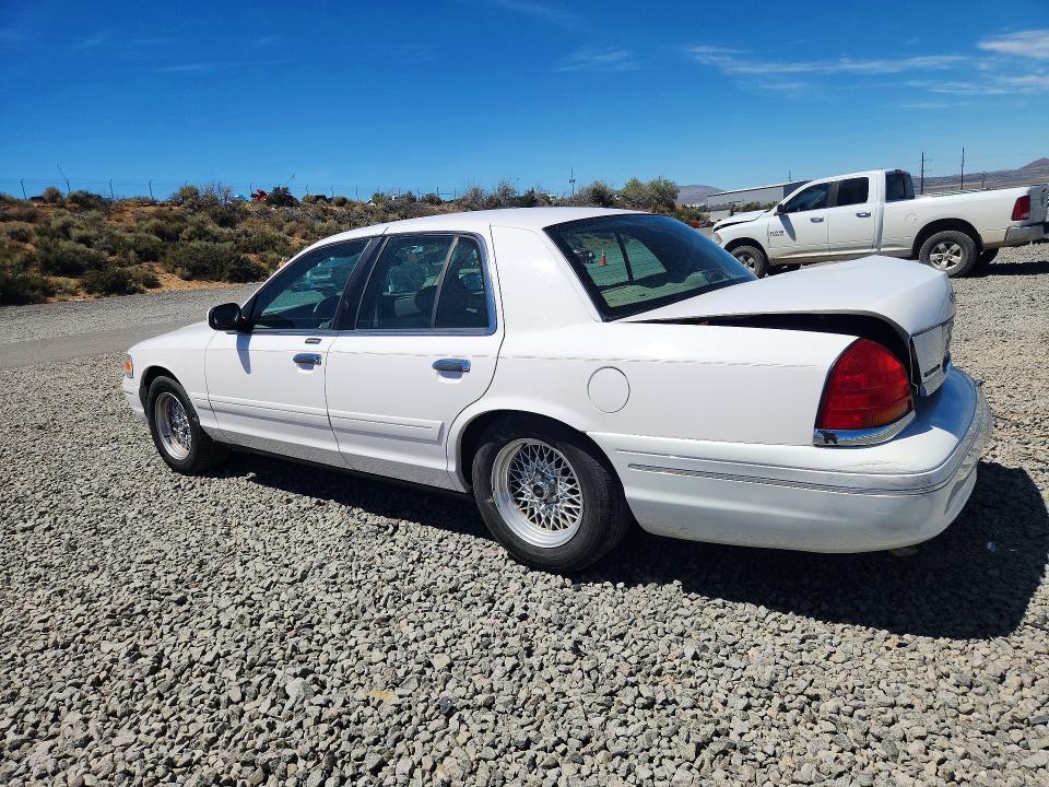 Продаж на аукціоні авто 2002 Ford Crown Victoria, vin: 2FAFP74W02X152772, номер лоту: 62607116