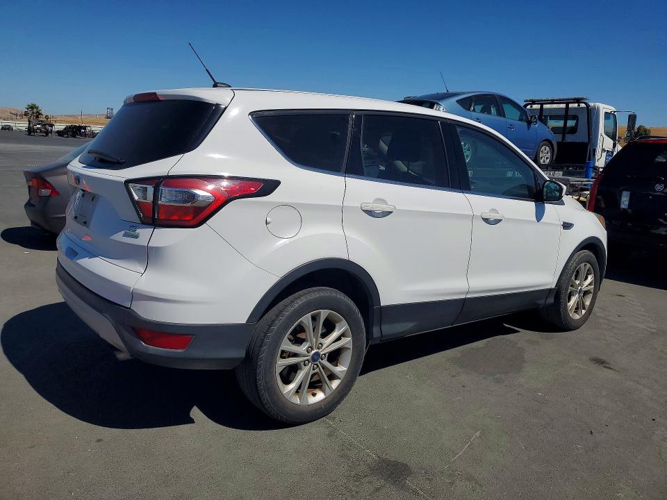 Продажа на аукционе авто 2017 Ford Escape, vin: 1FMCU0GD8HUD20578, номер лота: 62980676