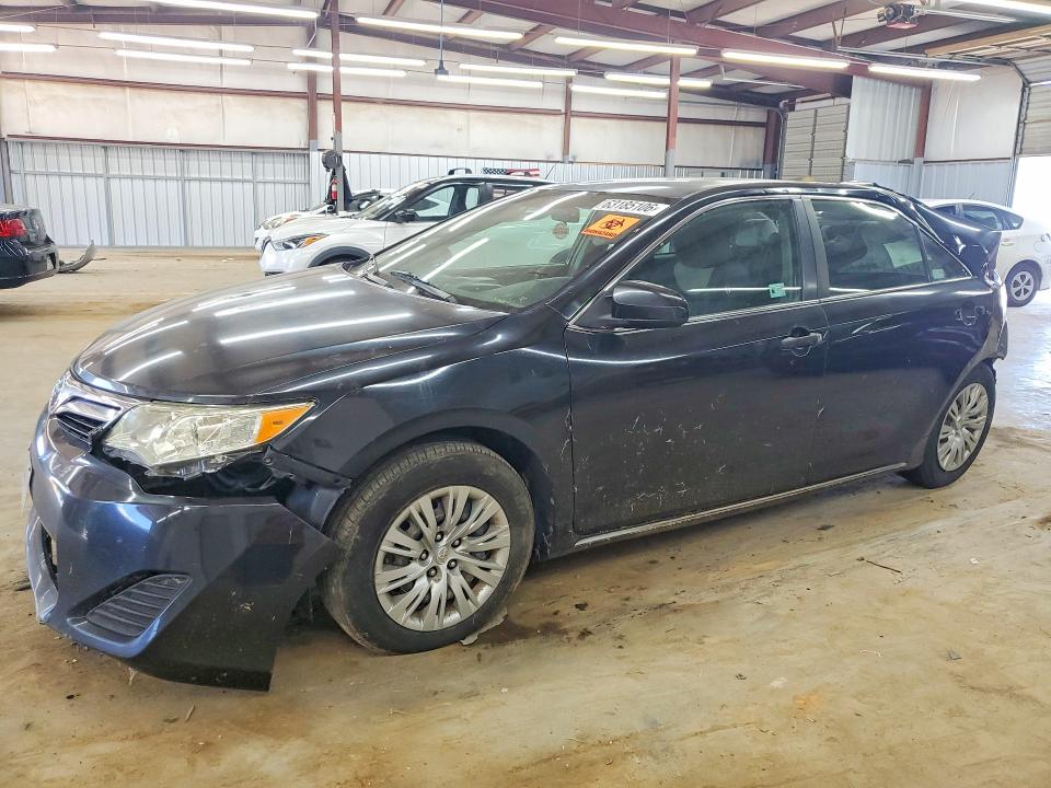 63185106 :رقم المزاد ، 4T1BF1FK2CU096759 vin ، 2012 Toyota Camry مزاد بيع