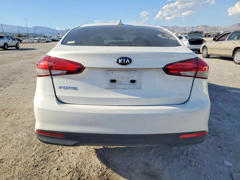 63208476 :رقم المزاد ، 3KPFK4A76HE058334 vin ، 2017 Kia Forte مزاد بيع