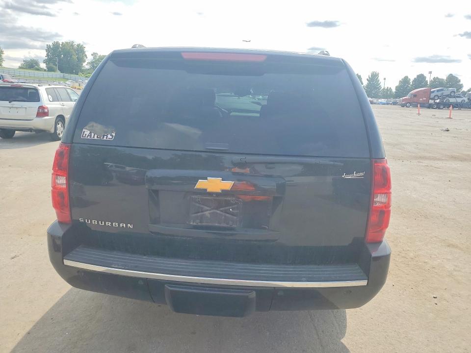 2014 Chevrolet Suburban მანქანა იყიდება აუქციონზე, vin: 1GNSKKE72ER177714, აუქციონის ნომერი: 62244826