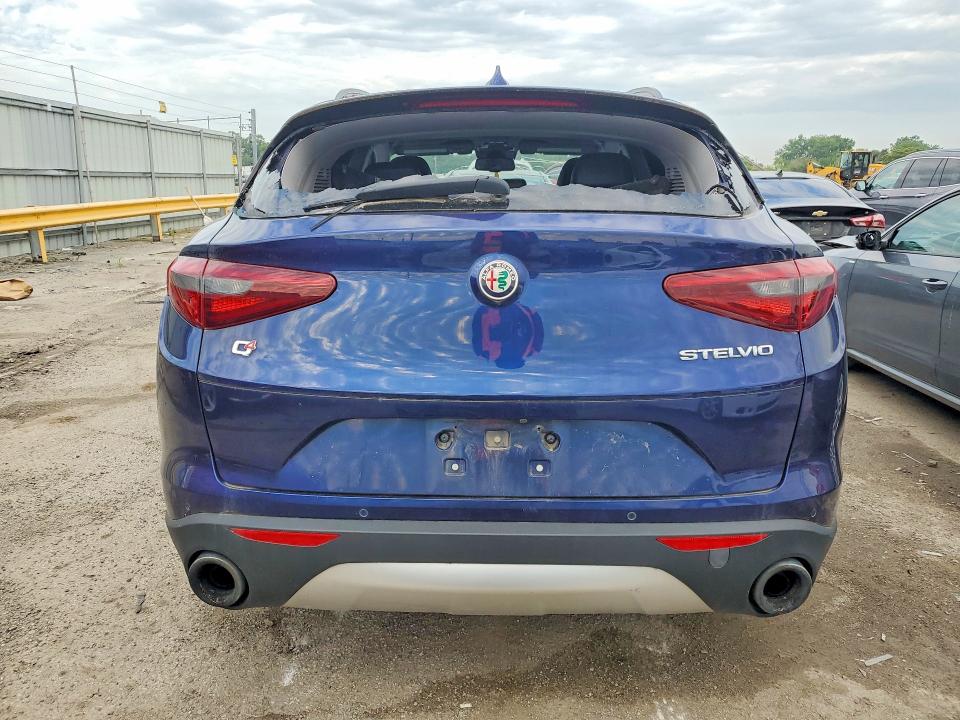 60851076 :رقم المزاد ، ZASFAKPN1J7B58609 vin ، 2018 Alfa Romeo Stelvio مزاد بيع