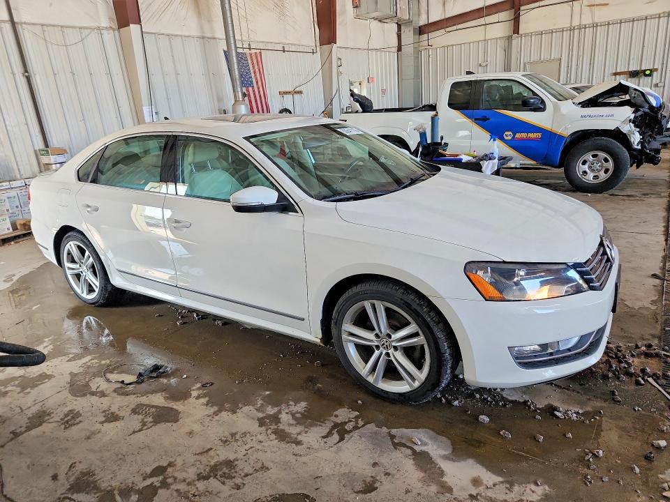 60641116 :رقم المزاد ، 1VWCT7A35FC037815 vin ، 2015 Volkswagen Passat مزاد بيع