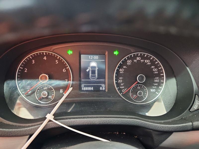 61118006 :رقم المزاد ، 1VWBT7A38FC033561 vin ، 2015 Volkswagen Passat مزاد بيع