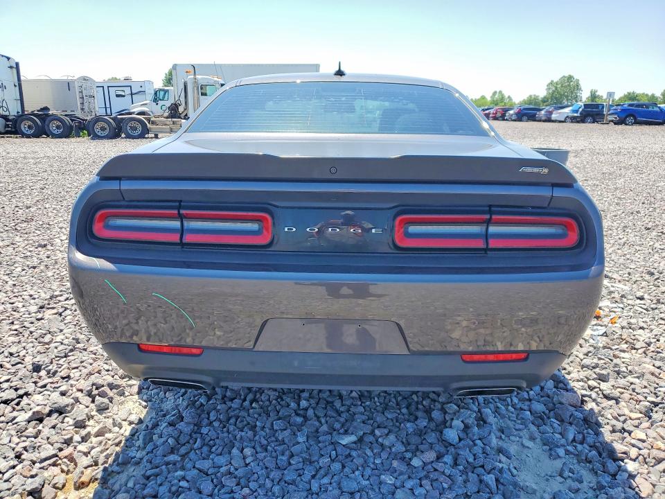 60218406 :رقم المزاد ، 2C3CDZFJ8JH161610 vin ، 2018 Dodge Challenger مزاد بيع