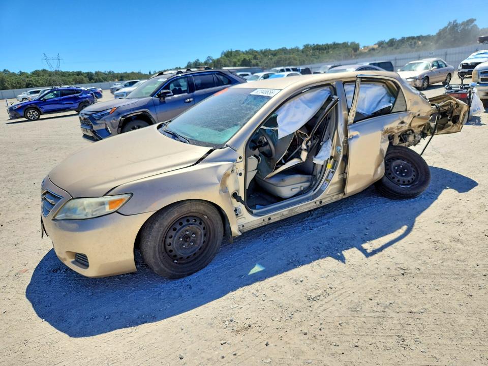 62348656 :رقم المزاد ، 4T1BF3EK2BU227376 vin ، 2011 Toyota Camry مزاد بيع
