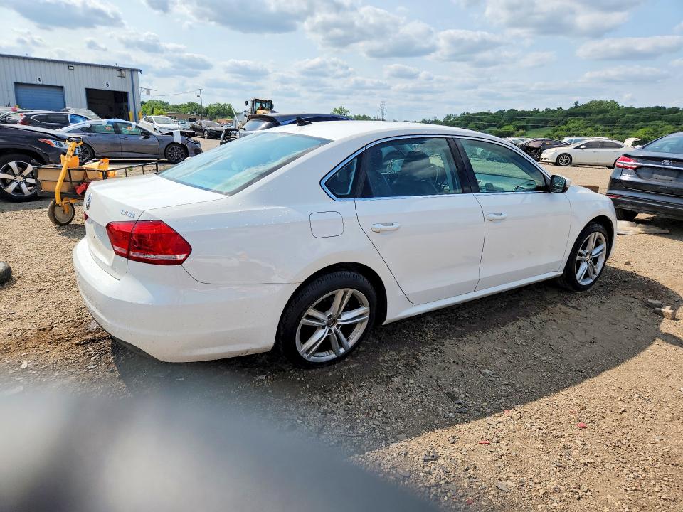62324346 :رقم المزاد ، 1VWBS7A33EC053041 vin ، 2014 Volkswagen Passat مزاد بيع