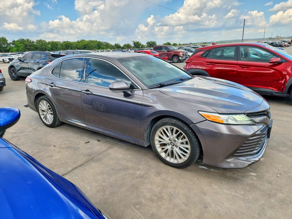 2018 Toyota Camry მანქანა იყიდება აუქციონზე, vin: 4T1B11HK7JU020897, აუქციონის ნომერი: 60085486