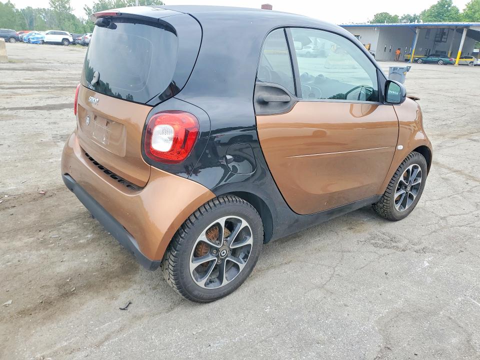 Продаж на аукціоні авто 2016 Smart Fortwo, vin: WMEFJ5DA1GK052308, номер лоту: 63064126