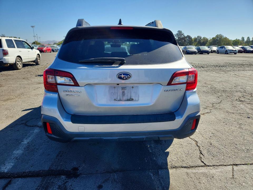 61007306 :رقم المزاد ، 4S4BSANC8J3239058 vin ، 2018 Subaru Outback مزاد بيع