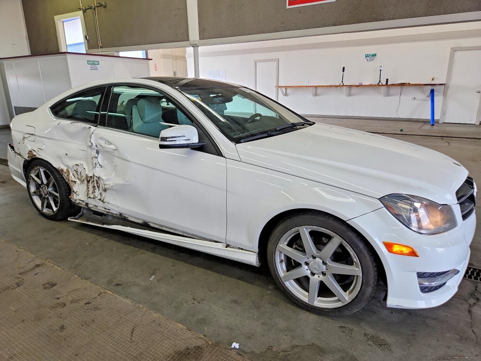 2013 Mercedes-benz C მანქანა იყიდება აუქციონზე, vin: WDDGJ4HB4DG029500, აუქციონის ნომერი: 63207146