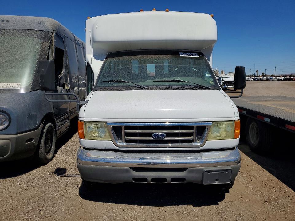 59388236 :رقم المزاد ، 1FDXE45S45HB24312 vin ، 2005 Ford E450 مزاد بيع