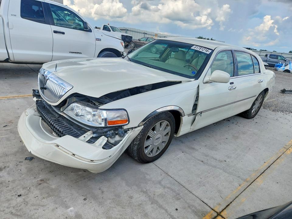 Aukcja sprzedaży 2004 Lincoln Town Car, vin: 1LNHM85W54Y682640, numer aukcji: 61781216