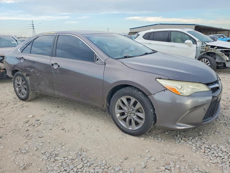 60074526 :رقم المزاد ، 4T1BF1FKXHU666918 vin ، 2017 Toyota Camry مزاد بيع