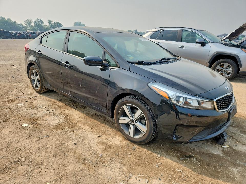 61375066 :رقم المزاد ، 3KPFL4A76JE213774 vin ، 2018 Kia Forte مزاد بيع