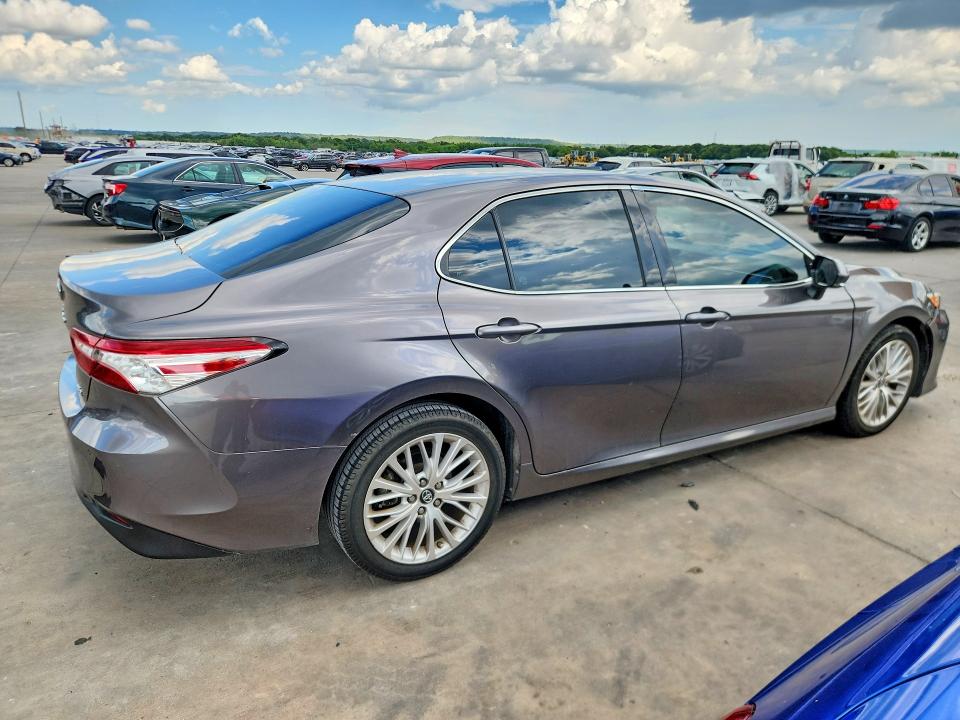 2018 Toyota Camry მანქანა იყიდება აუქციონზე, vin: 4T1B11HK7JU020897, აუქციონის ნომერი: 60085486