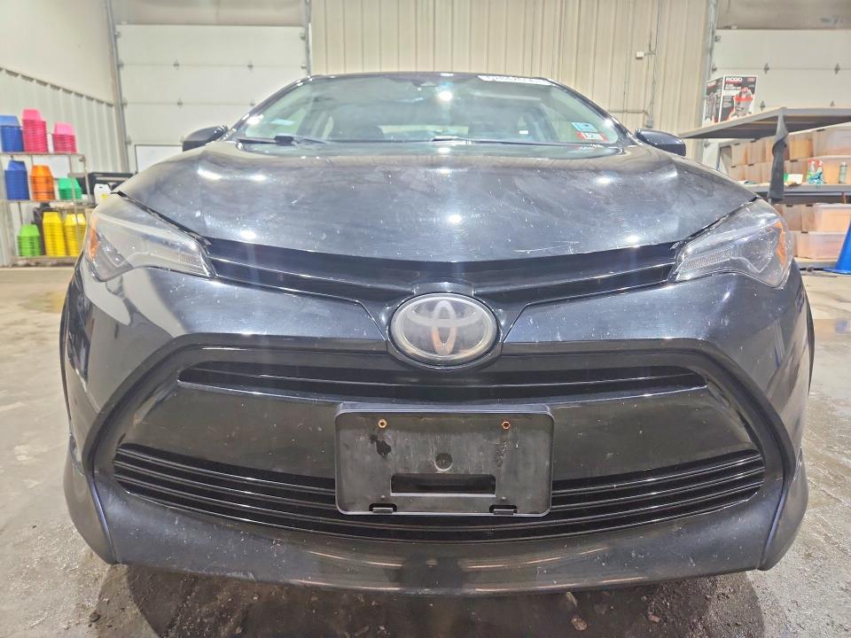 62842656 :رقم المزاد ، 5YFBURHE8JP835448 vin ، 2018 Toyota Corolla مزاد بيع