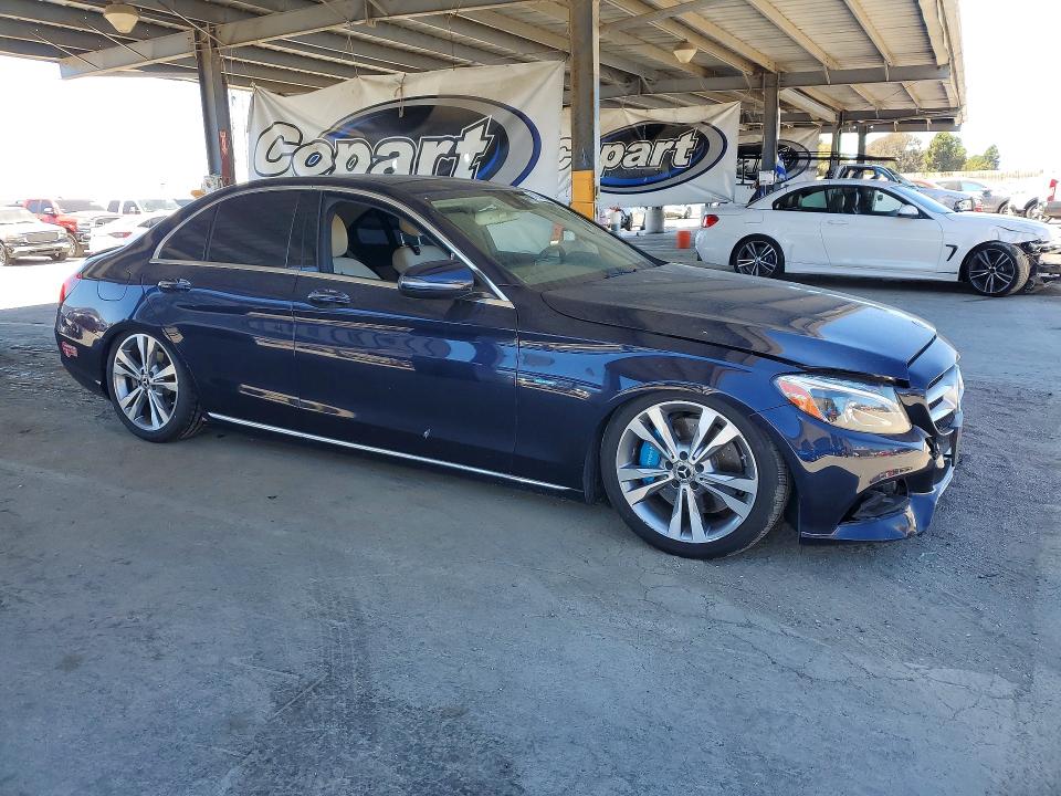 61858656 :رقم المزاد ، 55SWF4HB0HU223284 vin ، 2017 Mercedes-benz C مزاد بيع