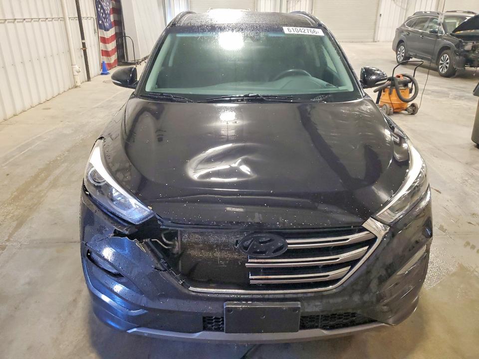61042766 :رقم المزاد ، KM8J3CA23GU074198 vin ، 2016 Hyundai Tucson مزاد بيع