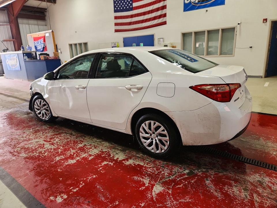 62213846 :رقم المزاد ، 5YFBURHE0JP790165 vin ، 2018 Toyota Corolla مزاد بيع