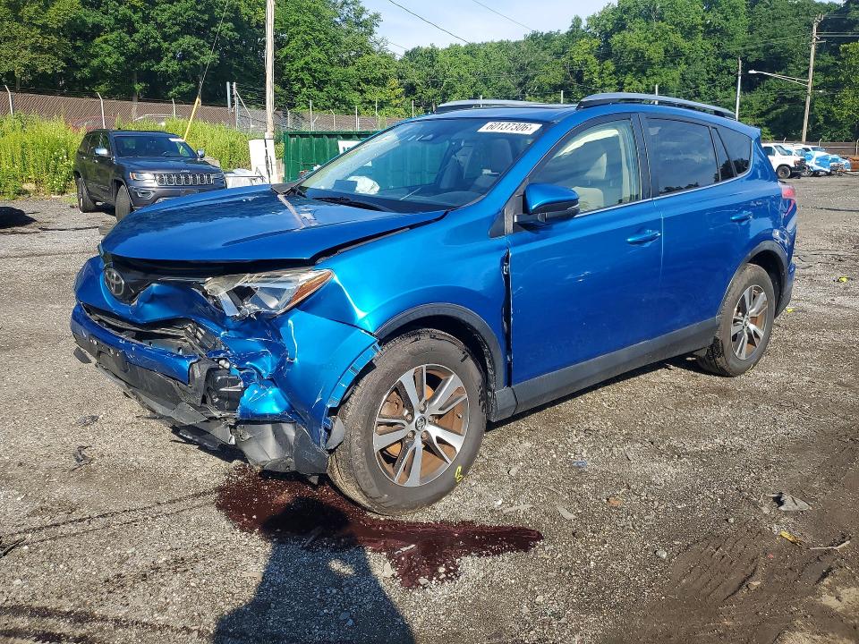 60137306 :رقم المزاد ، JTMRFREV1HJ111371 vin ، 2017 Toyota Rav4 مزاد بيع