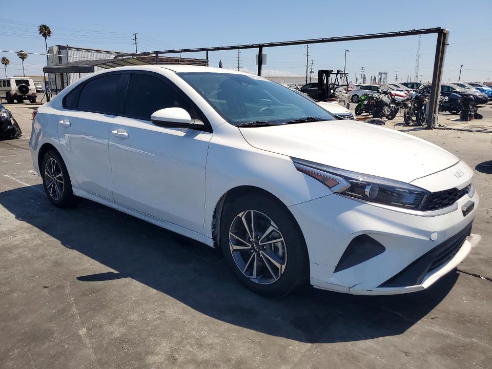 61174486 :رقم المزاد ، 3KPF24AD5NE501946 vin ، 2022 Kia Forte مزاد بيع