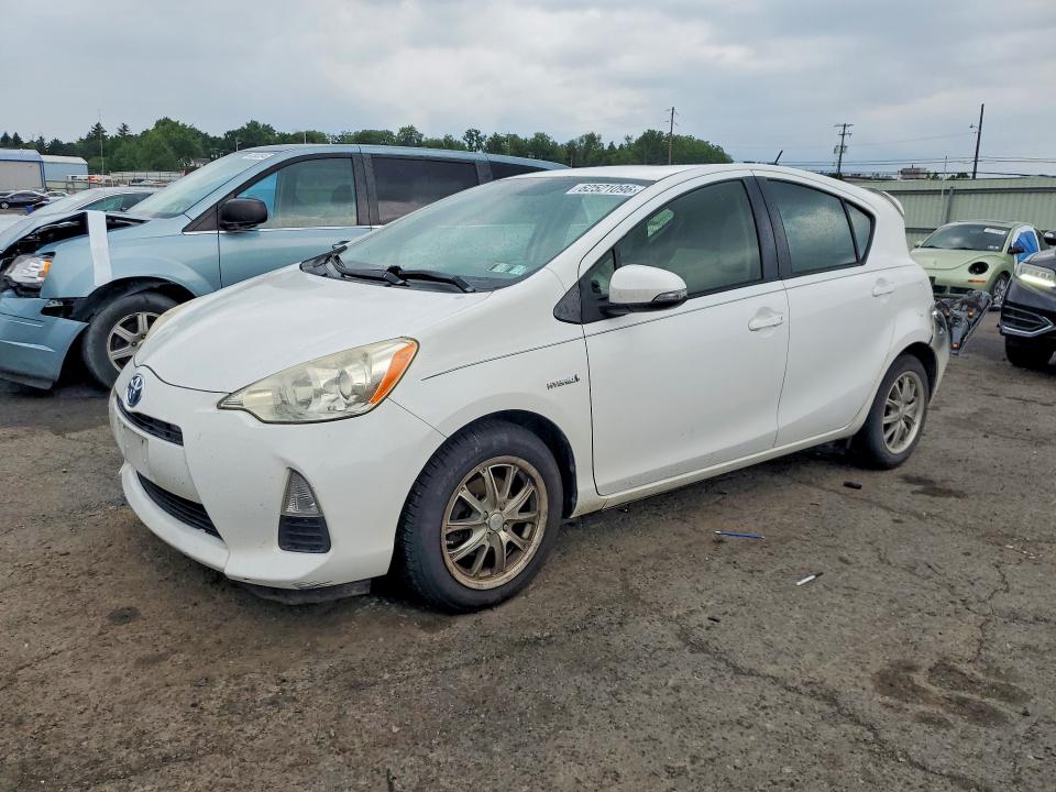 Продажа на аукционе авто 2012 Toyota Prius C, vin: JTDKDTB37C1518563, номер лота: 62521096