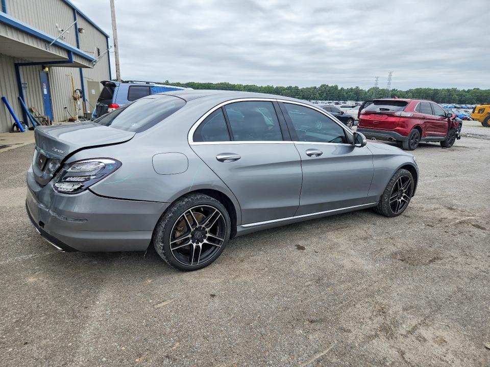 2015 Mercedes-benz C მანქანა იყიდება აუქციონზე, vin: 55SWF4KB9FU013241, აუქციონის ნომერი: 62292576