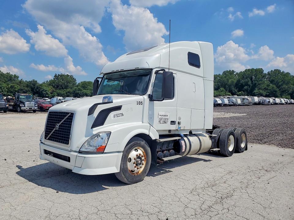 61523706 :رقم المزاد ، 4V4NC9TH4DN568607 vin ، 2013 Volvo Vn مزاد بيع